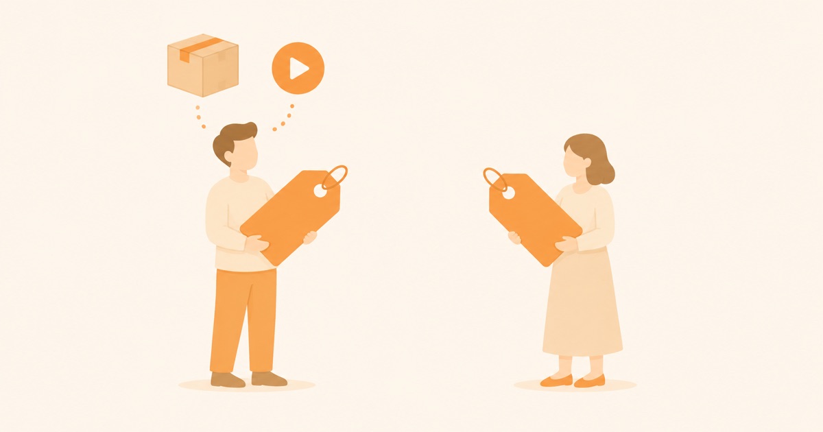 同じ値札を持つ2人の人物のイラスト。プライム会員でもオーディブルの料金は変わらないイメージ